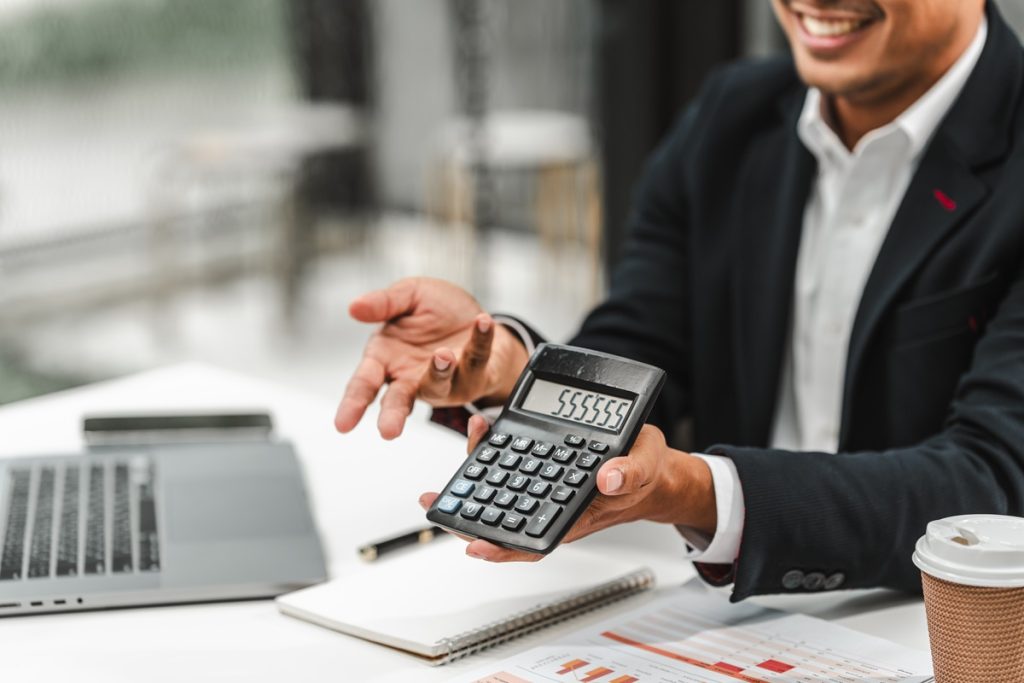 An accountant helping a client
